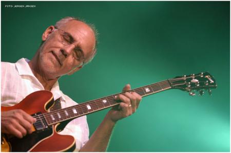 Larry Carlton